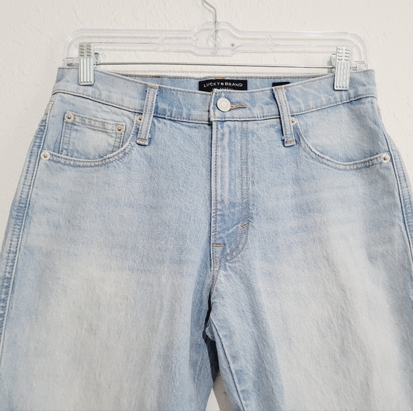 Lucky Brand Women’s Mid Rise Authentic Straight Crop Jeans Light Wash Size 2/26 - Picture 4 of 16